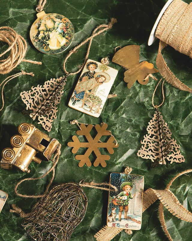 Nostalgiset  emaliriipukset, erilaisia