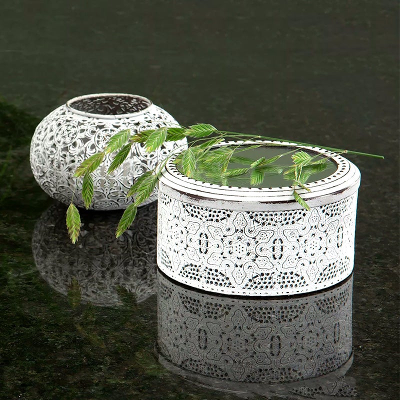 Rasia peilikannella, valkoinen