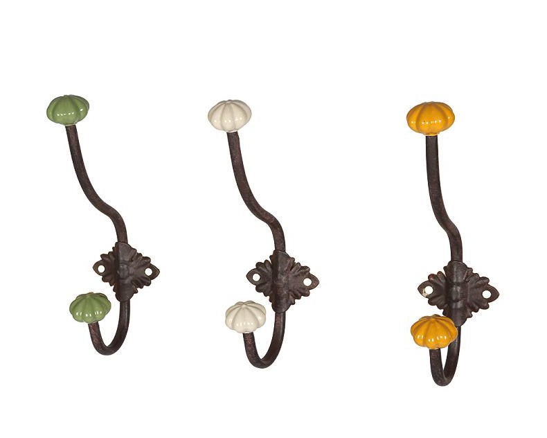 Vaatekoukku keraamisilla nupeilla, eri v&auml;rej&auml;