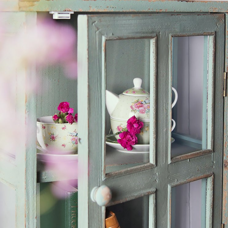 Posliininen teekannu + kuppi ja lautanen